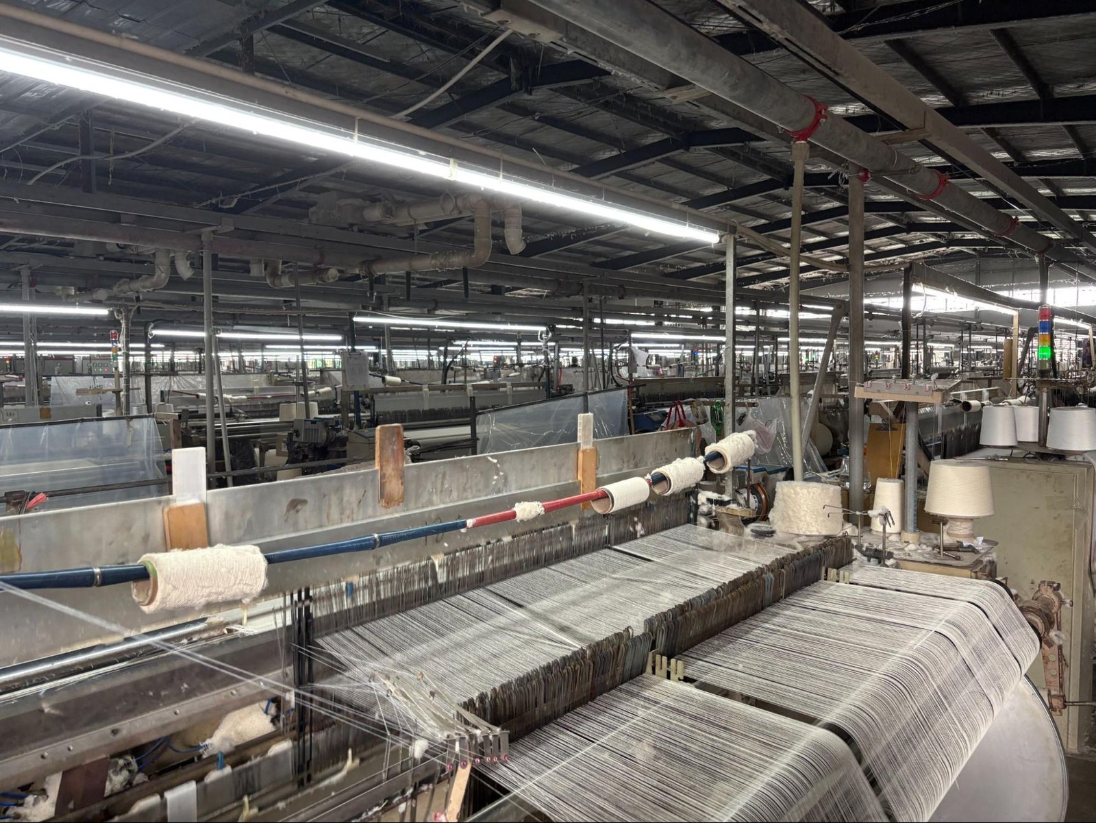 BKAMED's factory: Knitting and weaving process